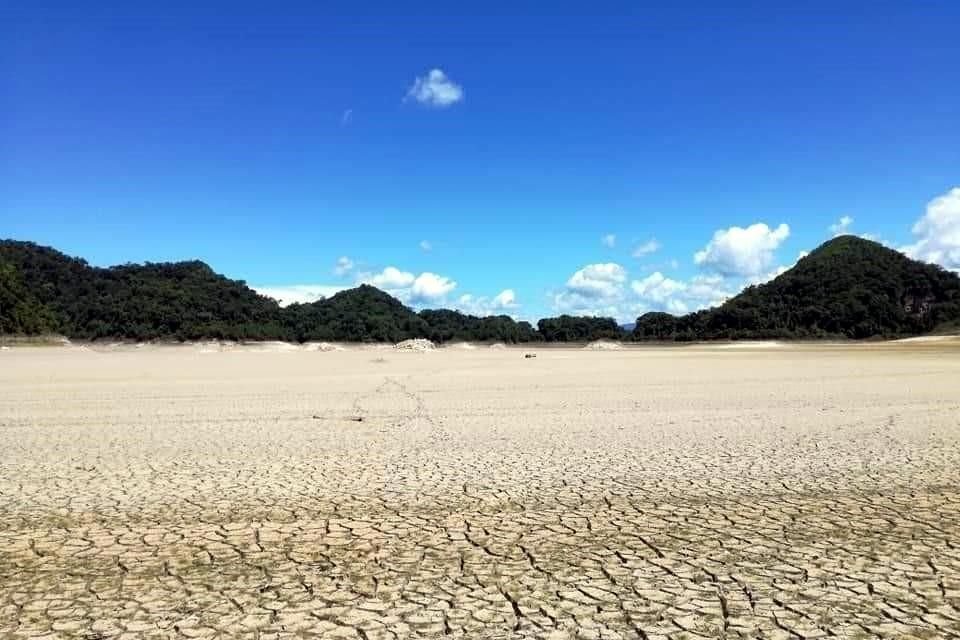 Fuentes de la Conanp informaron que emprendieron un análisis para conocer la causa del descenso de agua.