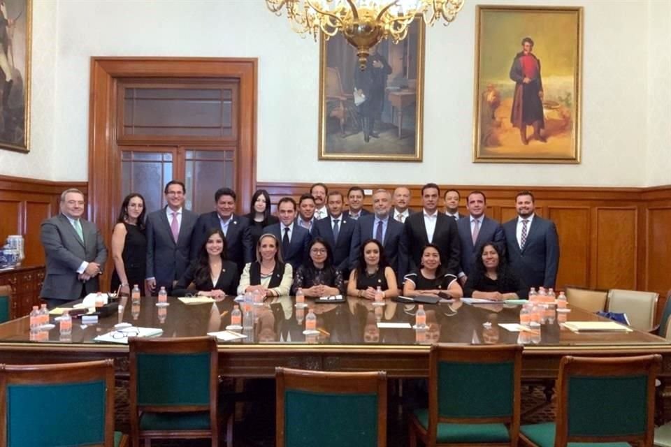 Los diputados se reunieron con el Secretario de Hacienda en Palacio Nacional.