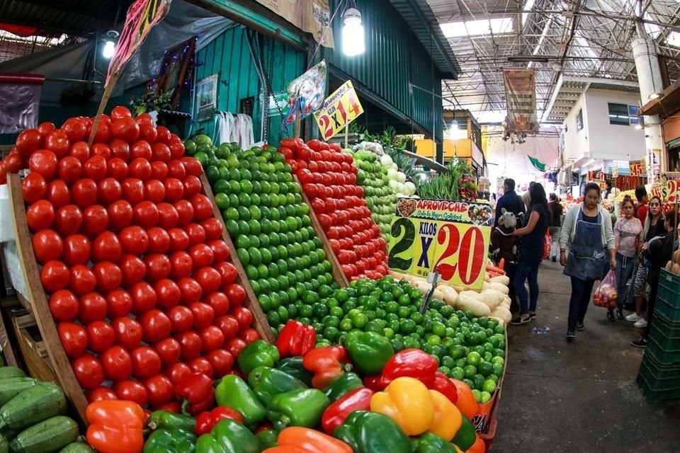 El especialista alertó por el alto número de personas que no pueden adquirir la canasta básica ni dedicando todo su ingreso a ello.
