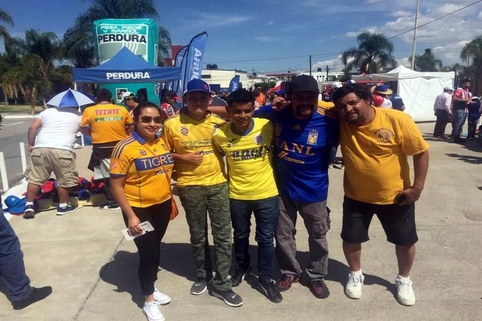 La afición de Tigres está presente en San Luis.