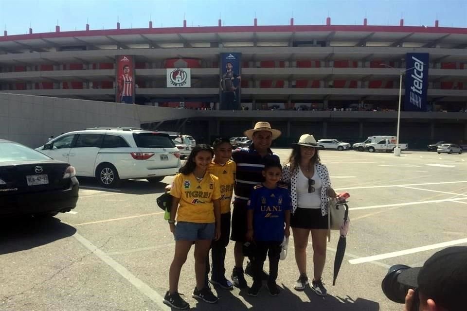 La afición de Tigres está presente en San Luis.