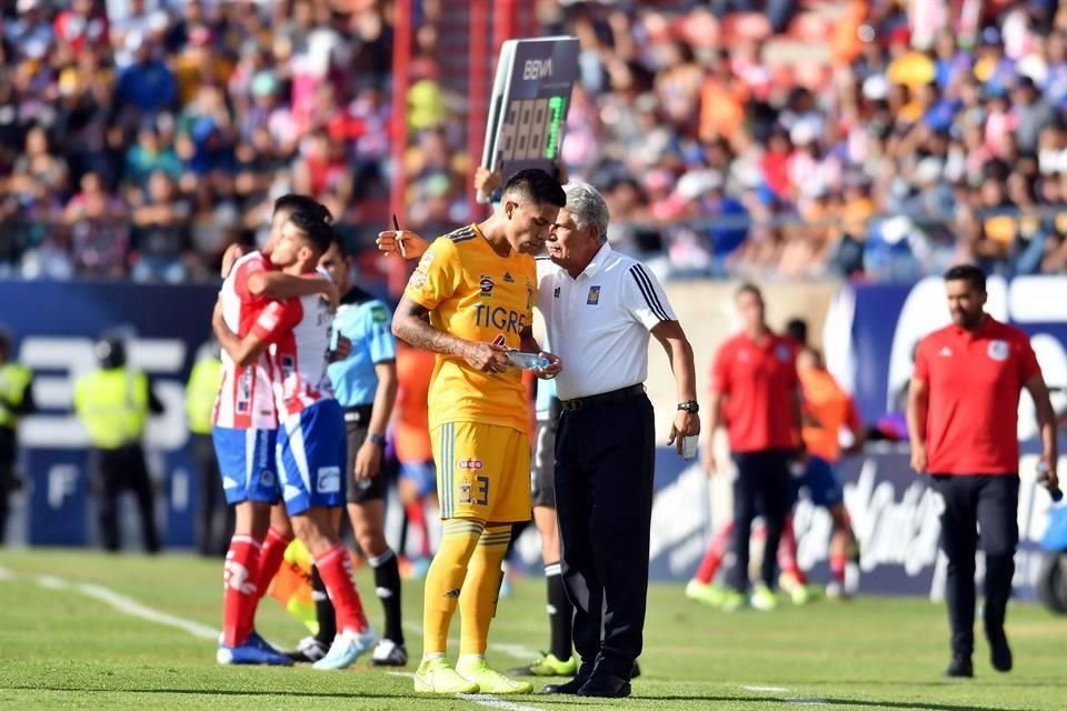 Ricardo Ferretti no puso de excusa ni al calor, ni al estado de la cancha.