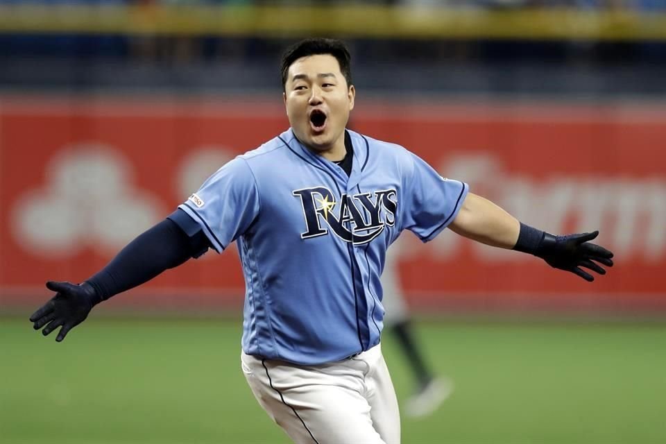 Ji-Man Choi sentenció la victoria para los Rays.