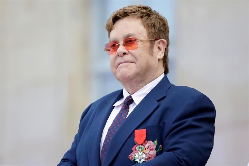 Elton John dijo sentirse obligado a defender al hijo de su amiga, la fallecida Princesa Diana.