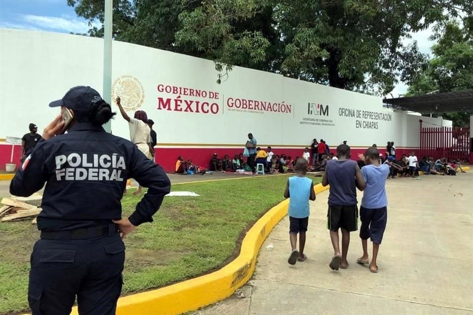 Los migrantes exigen que el Gobierno mexicano les permita seguir su camino hacia EU.