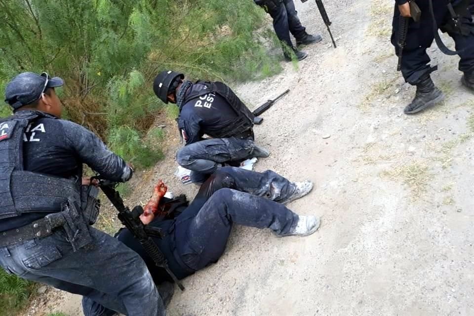 El tiroteo más intenso ocurrió en el libramiento al Aeropuerto, por la Colonia Francisco Villa, en el Puente de los Aguacates, donde un agente fue alcanzado por balas en un antebrazo.