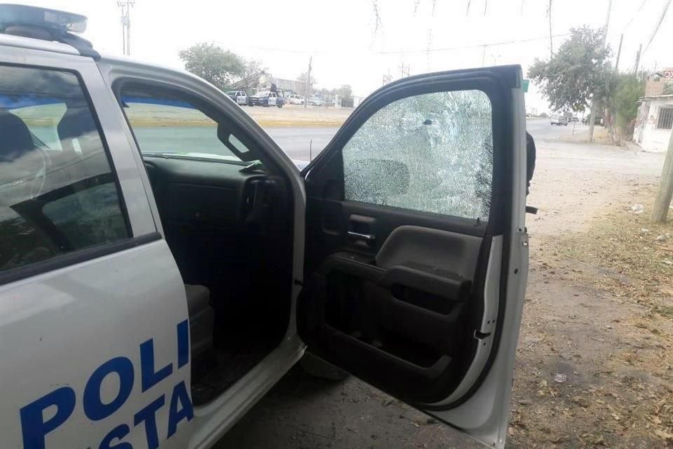 Los hechos violentos se registraron alrededor de las 17:30 horas, con saldo de al menos un policía herido y vehículos chocados, además del cierre de vialidades en la zona.