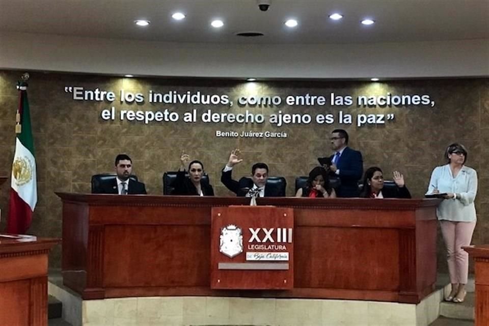 Votación en el Congreso de Baja California.