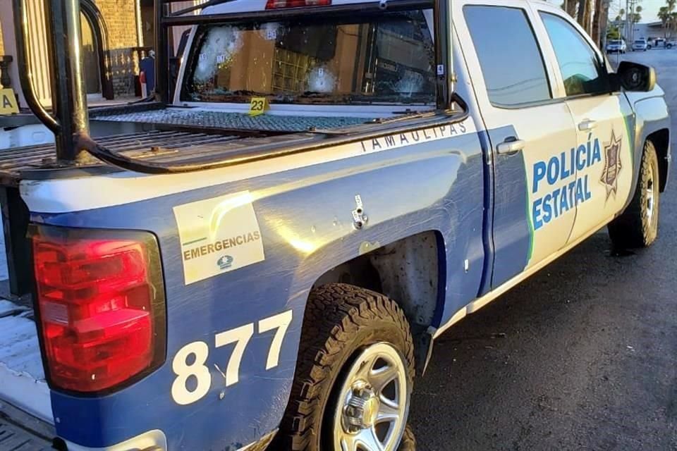 Una patrulla que estaba en el exterior del hotel fue alcanzada por las balas.