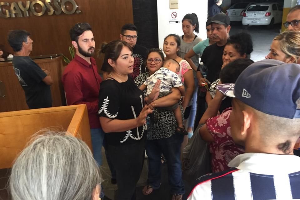 Martha Cecilia Piña, hija del músico, recibió condolencias de los fans y los invitó a asistir hoy a la Basílica de Guadalupe.