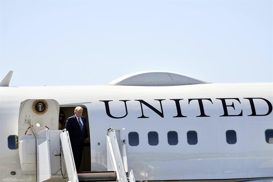 Trump llegó a Francia para participar en la cumbre del G7 luego de desatar una nueva tormenta económica y política con China.