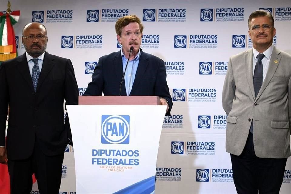 Los líderes del PAN, PRI y MC en San Lázaro ofrecieron una conferencia conjunta.