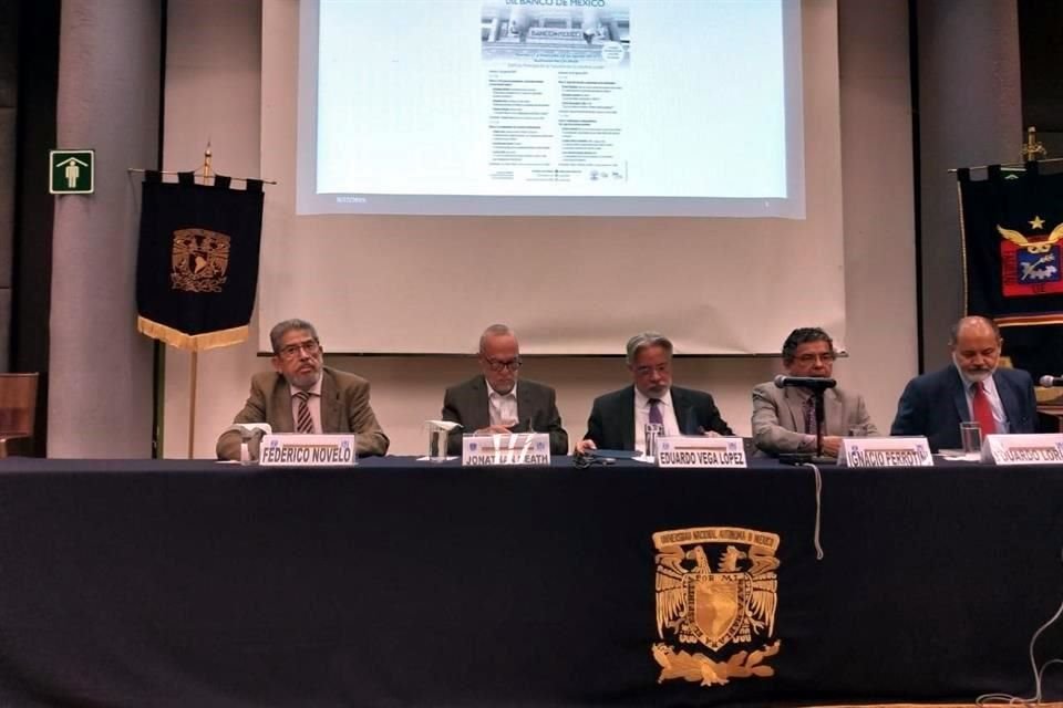 Participación de Jonathan Heath durante el seminario '25 Aniversario de la Autonomía del Banco de México' en la UNAM.