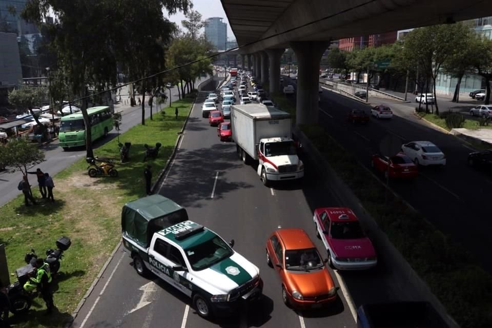 La manifestación ocasiona caos vial.