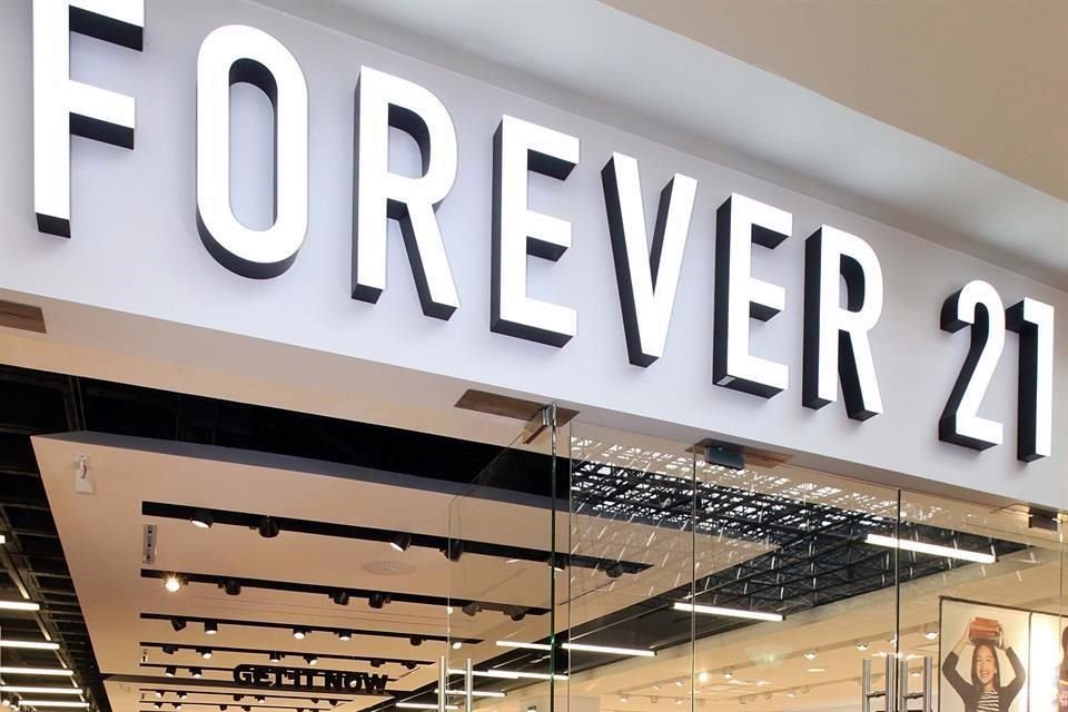 Fundada en 1984, Forever 21 opera más de 800 tiendas en Estados Unidos, Europa, Asia y América Latina.