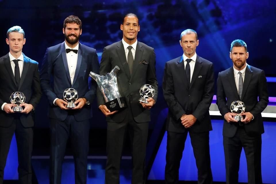 Los ganadores del año en la Champions League: Frenkie De Jong, Alisson, Virgil van Dijk y Lionel Messi.