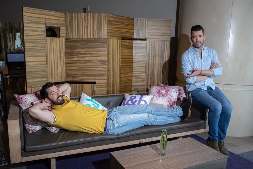 Drew y Jonathan Scott, estrellas de 'Hermanos a la Obra', revelan las ventajas que les da ser gemelos y algunos tips para diferenciarlos.