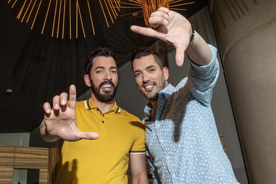 Drew y Jonathan Scott, estrellas de 'Hermanos a la Obra', revelan las ventajas que les da ser gemelos y algunos tips para diferenciarlos.