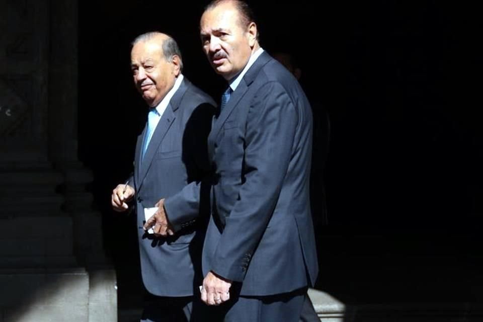 El empresario Carlos Slim a su arribo a Palacio Nacional. 