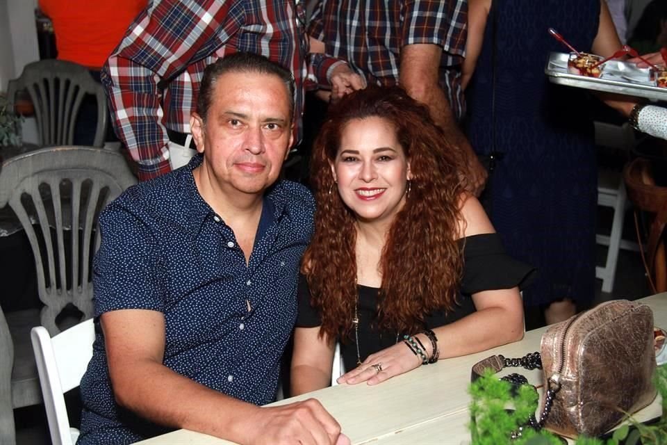 Paco Montemayor y Lilián Garza