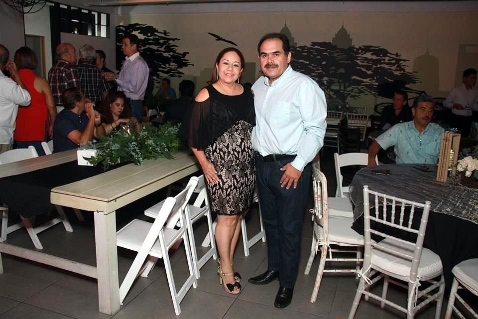 Lupita Muñoz y Javier García