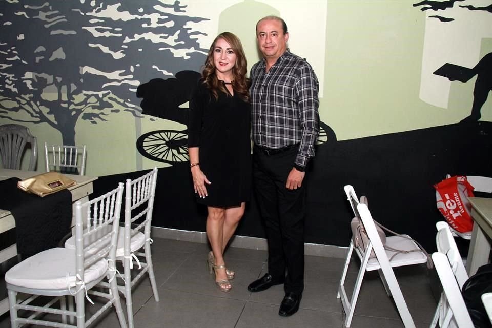 Paty Garza de Garza y Ramiro Garza