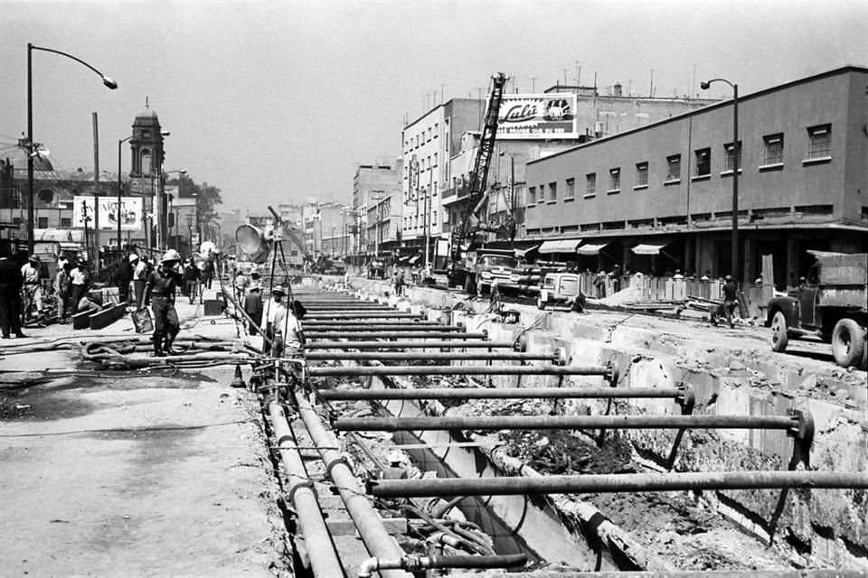 Con la construcción del Metro, más de 20 mil objetos prehispánicos, como la Pirámide de Ehécatl o el mamut de Talismán, fueron descubiertos.