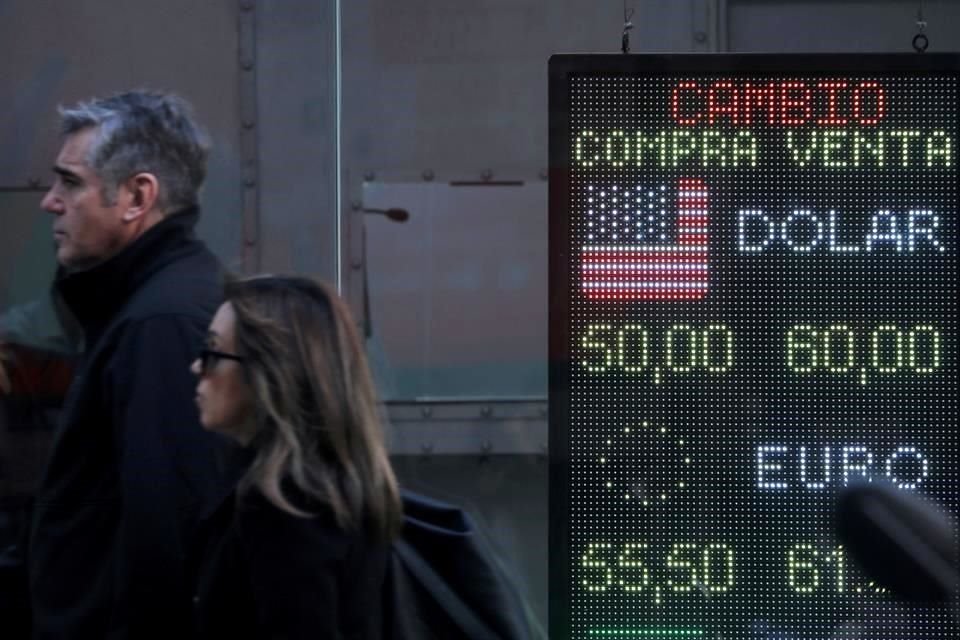 Los bonos argentinos en el extranjero cotizan a unos 38 centavos por dólar.