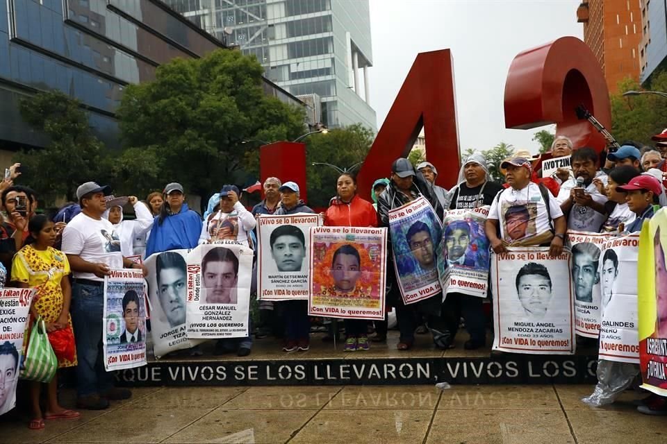 Los familiares de los normalistas pidieron más firmeza del Gobierno federal en el caso.