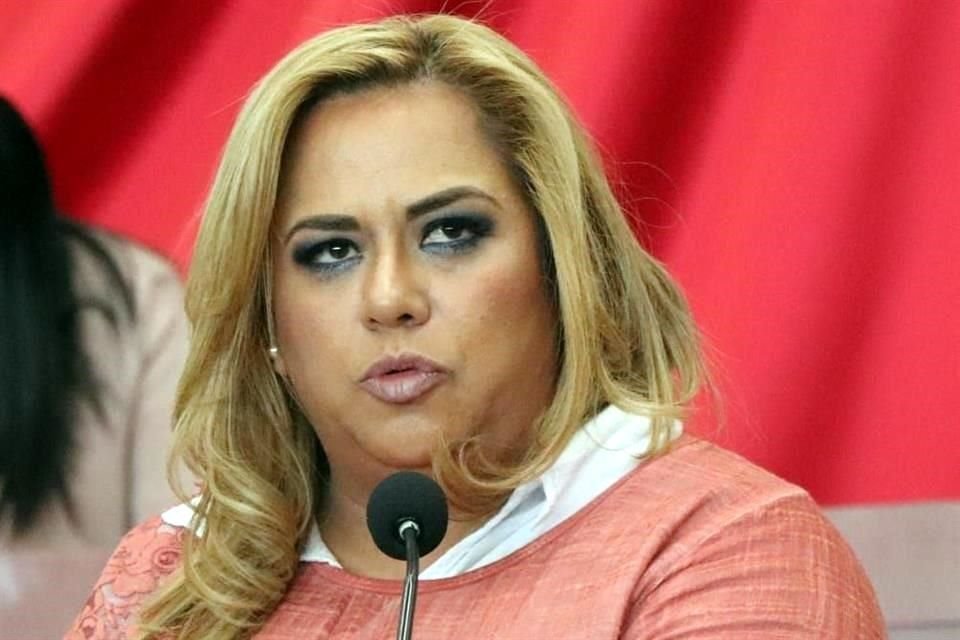 La diputada aseguró que Ulises Blanco controla la asignación de contratos desde la Secretaría de Gobierno, que encabeza Pablo Ojeda.