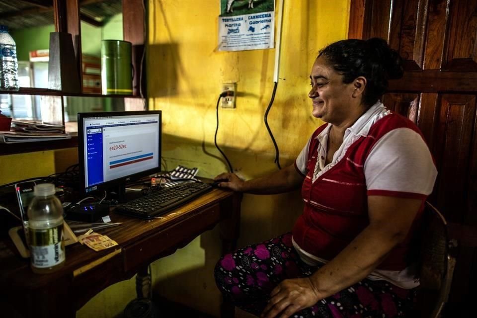 La conexión a internet satelital es una opción para comunicar a zonas rurales.