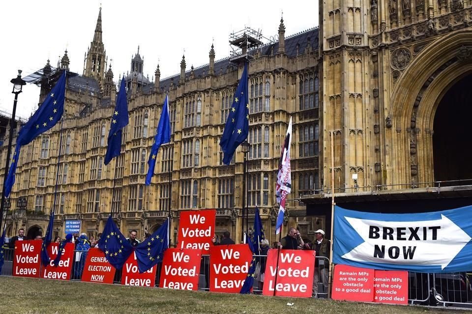 La Cámara Alta del Parlamento aprobó la ley que obliga a Gobierno a aplazar brexit si no hay acuerdo; falta ratificación de la reina.