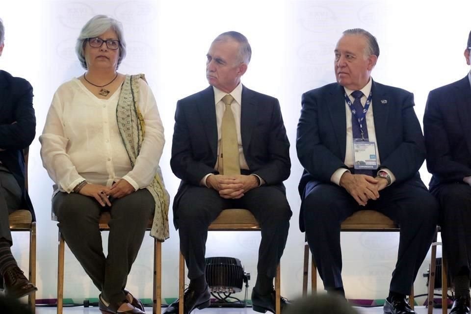 Graciela Márquez, Secretaria de Economía; Alfonso Romo Garza, Jefe de la Oficina de la Presidencia, y Valentín Díez Morodo, presidente del Comce.