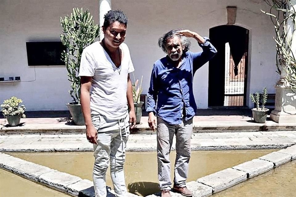 Guisu estudió y trabajó en el Instituto de Artes Gráficas de Oaxaca (IAGO), fundado por Toledo.