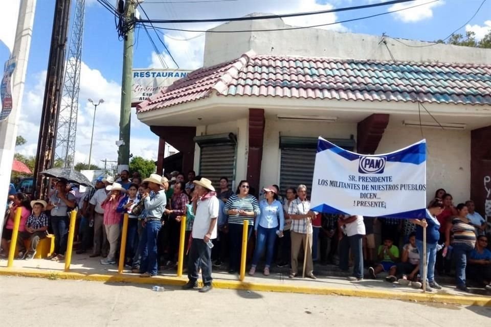 'Sr. Presidente, los militantes de nuestros pueblos dicen... ¡Presente!', escribieron sin rubor los blanquiazules.