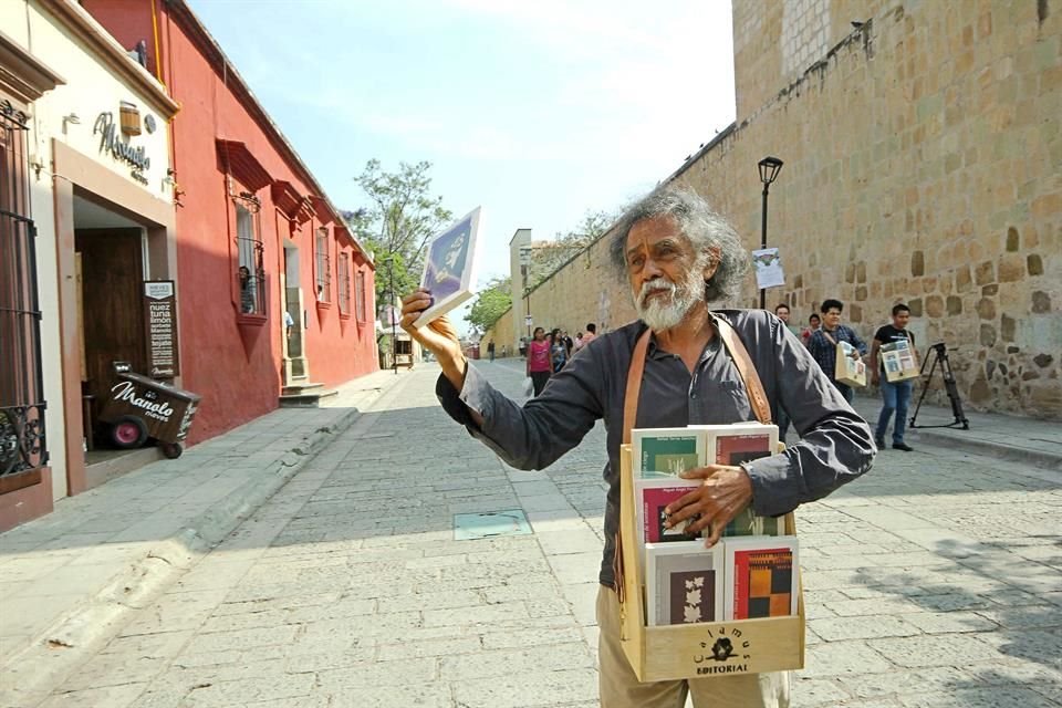 Francisco Toledo a la par de su grandeza artística, creó, promovió y participó en movimientos políticos, sociales, culturales.