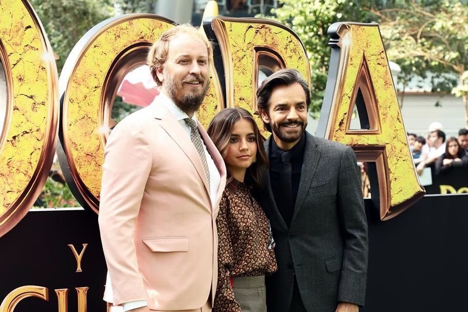 James Bobin, Isabela Moner y Eugenio Derbez se presentaron en la premier en México de la cinta 'Dora y la Ciudad Perdida'.