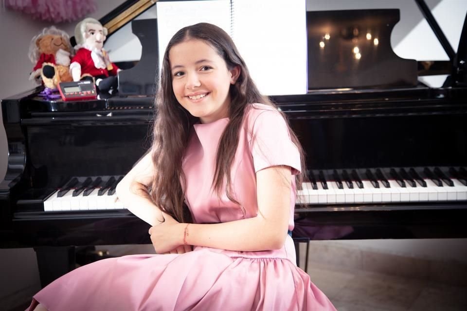 La pianista de capitalina de 13 años, María Hanneman dará un concierto este miércoles junto a la Orquesta de Cámara de Zapopan.