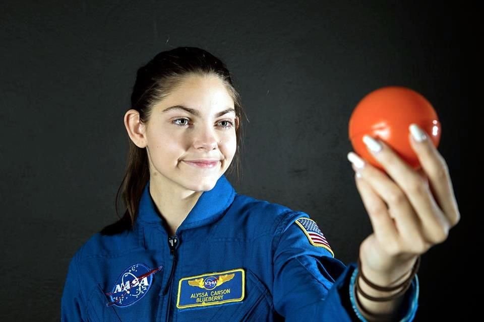 Al ser cuestionada sobre si cree en la existencia de vida alienígena, 'Blueberry' no lo duda: debe haber otros seres viviendo en otras partes de la inmensidad del cosmos.