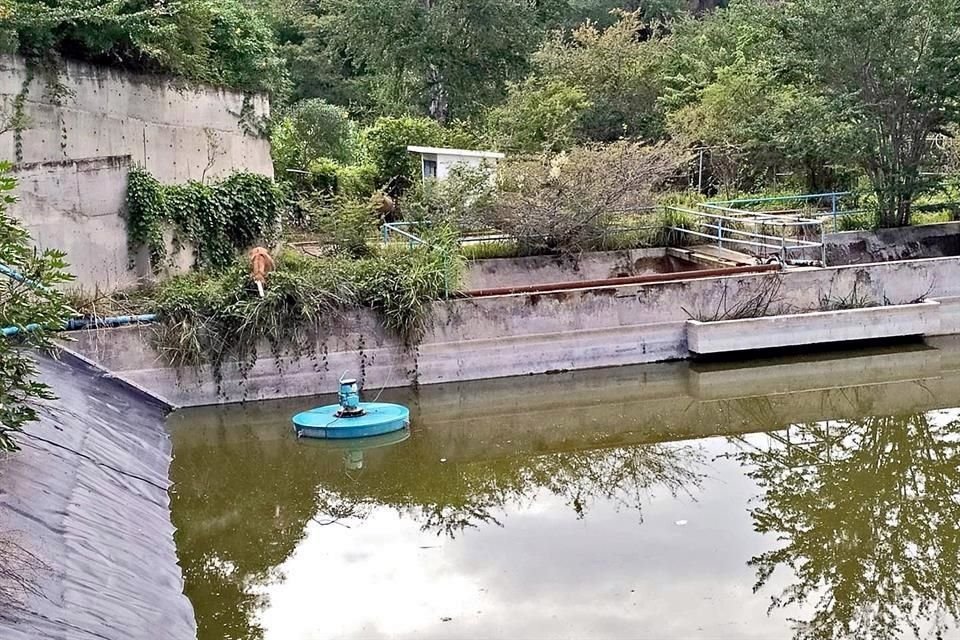 La planta tratadora de aguas residuales de Atliaca, en Tixtla, se construyó en 1991 y desde entonces está convertida en un elefante blanco.