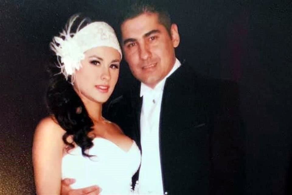 Gómez Garza tenía 15 años de litigante y 10 de casado con la modelo Fabiola Martínez.