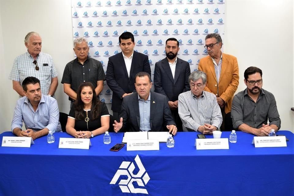 Empresarios pertenecientes a la Coparmex Ensenada.