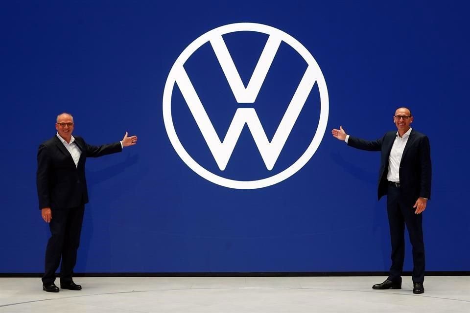 El nuevo diseño de la marca se presentará oficialmente en el Salón del Automóvil de Frankfurt y el cambio en la identidad se realizará en varias etapas.