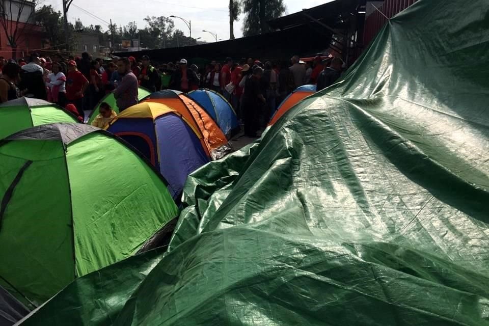 Los maestros de la CNTE demandan ser incluidos en la discusión de las leyes secundarias de la reforma educativa.