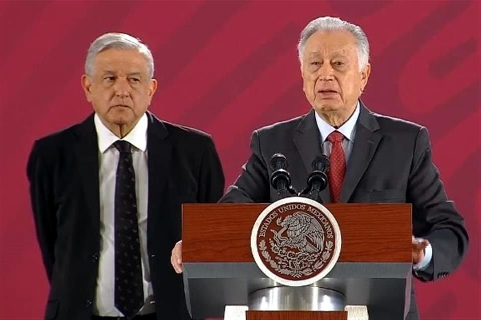 Manuel Bartlett, quien fuera Secretario de Gobernación en 1988, fue cuestionado frente a AMLO sobre la llamada 'caída del sistema'.