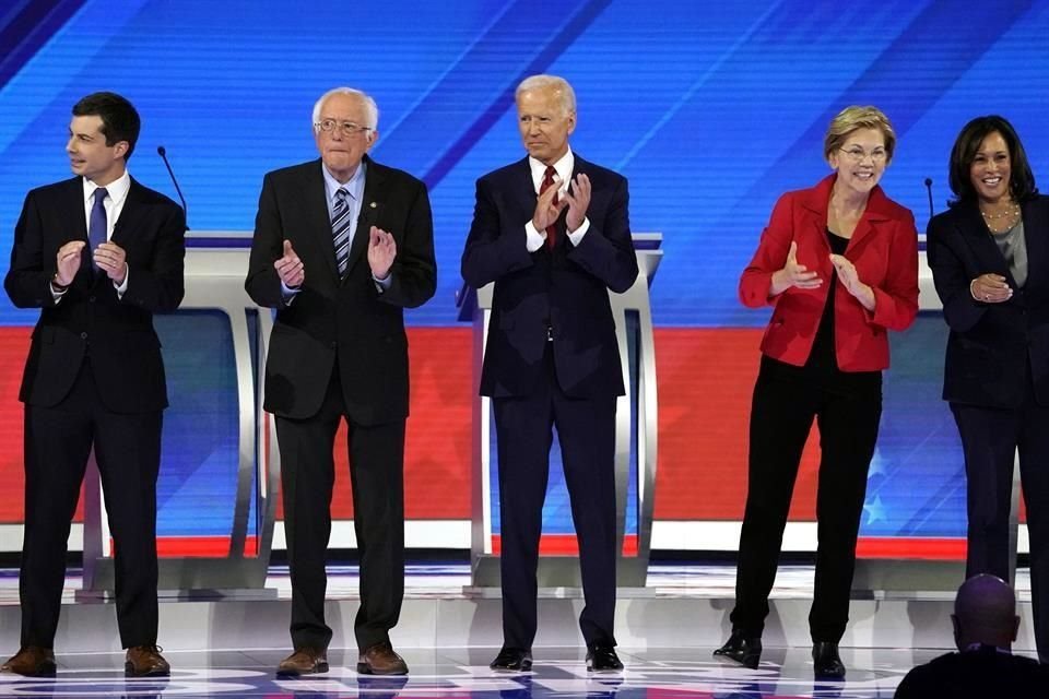 Aspirantes demócratas a la presidencia en 2020 iniciaron su tercer debate; comparten escenario Joe Biden, Bernie Sanders y Elizabeth Warren.