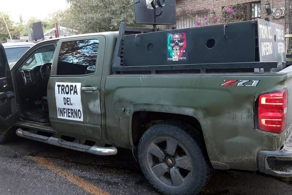 Los presuntos delincuentes viajaban armados en camionetas rotuladas con la leyenda Tropas del Infierno.