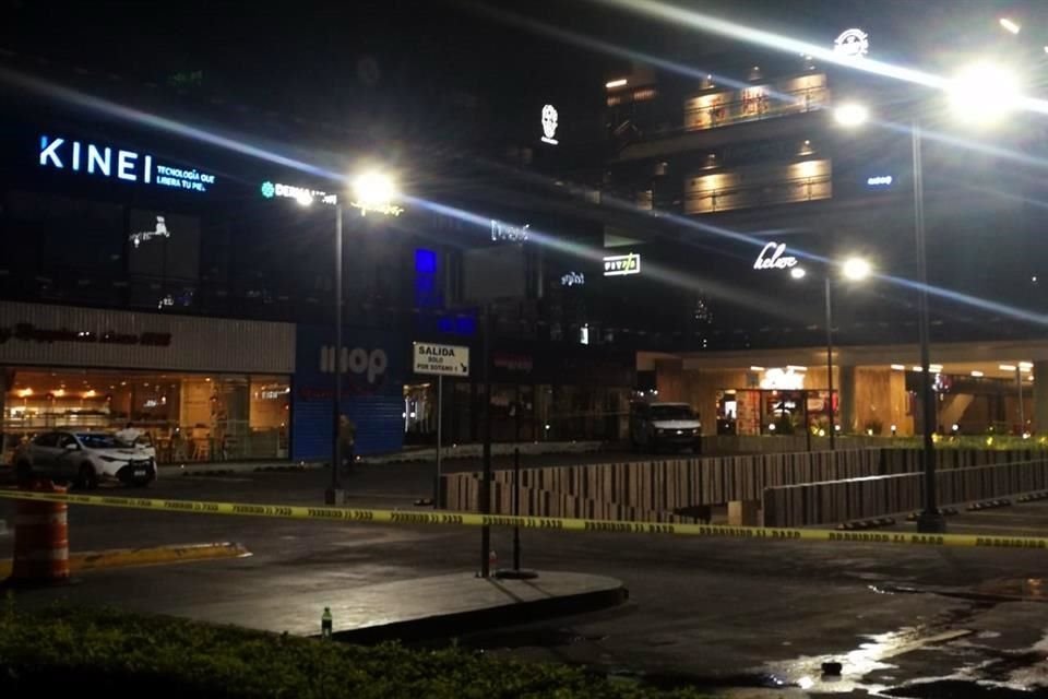  Adrián Israel López Castillo cayó de una terraza del cuarto piso de la plaza Park Point, en Cumbres Elite.