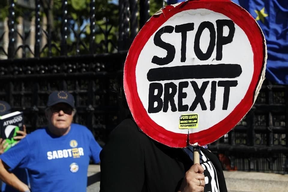 Cientos de personas participaron en acto en Belfast, Irlanda del Norte, para reclamar segundo referéndum sobre la pertenencia del RU a UE.