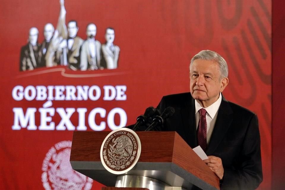 AMLO defendió el derecho de la CNTE a manifestarse luego que establecieran bloqueo a la Cámara de Diputados desde las 5:00 horas.